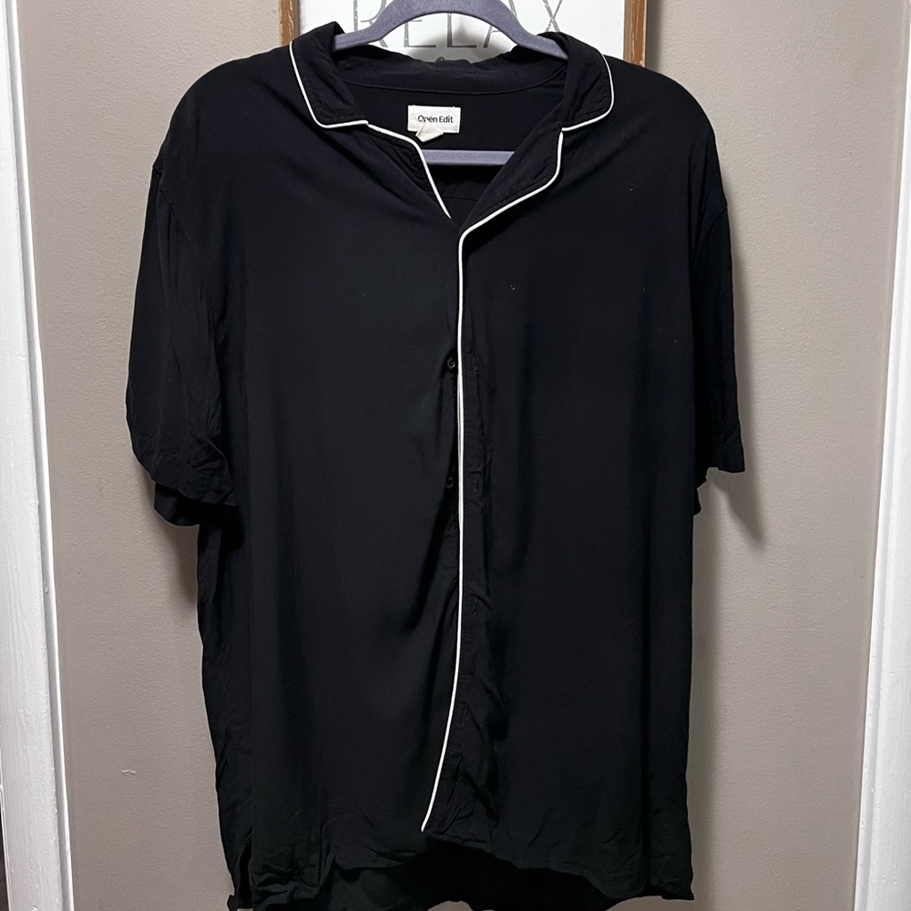 Mens open-edit casual button up shirt, size L